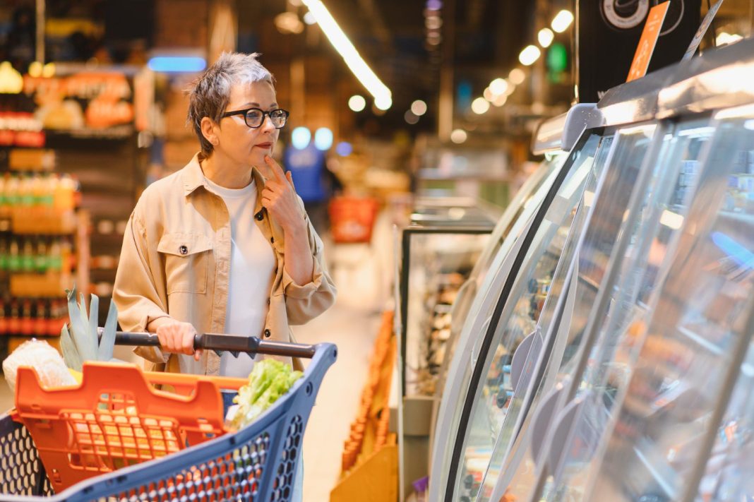 Россиянам перечислили продукты, которыми нужно закупиться перед осенью0