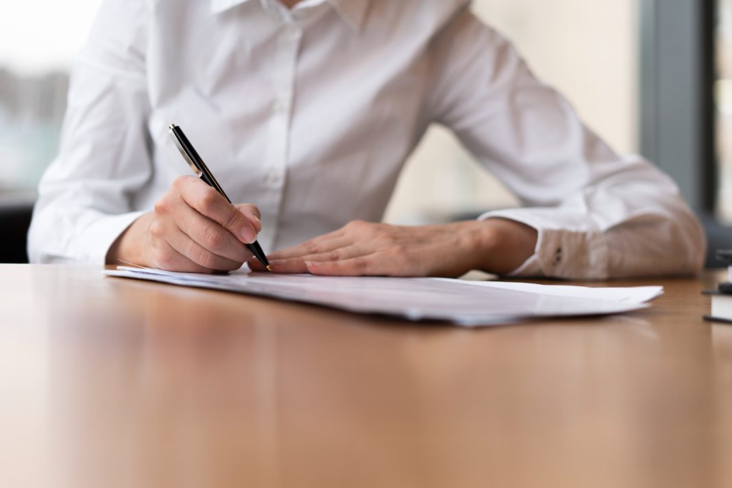 С октября новые законы изменили правила для россиян: что важно знать0