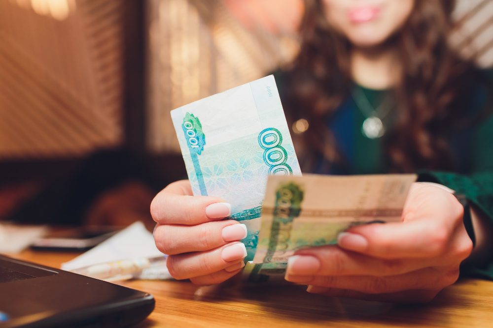 С 1 сентября зарплату будут выдавать по новым правилам0